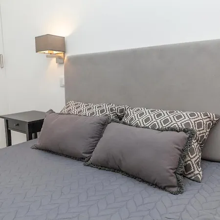 B35 - Andorinha Heart In Apartment Lagos