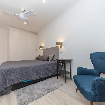 B35 - Andorinha Heart In Apartment