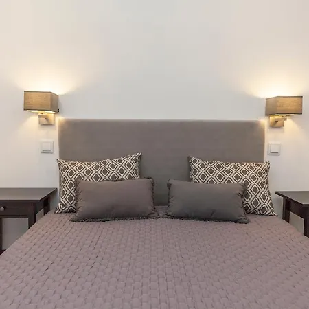 B35 - Andorinha Heart In Lagos