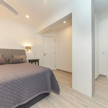 B35 - Andorinha Heart In Lagos